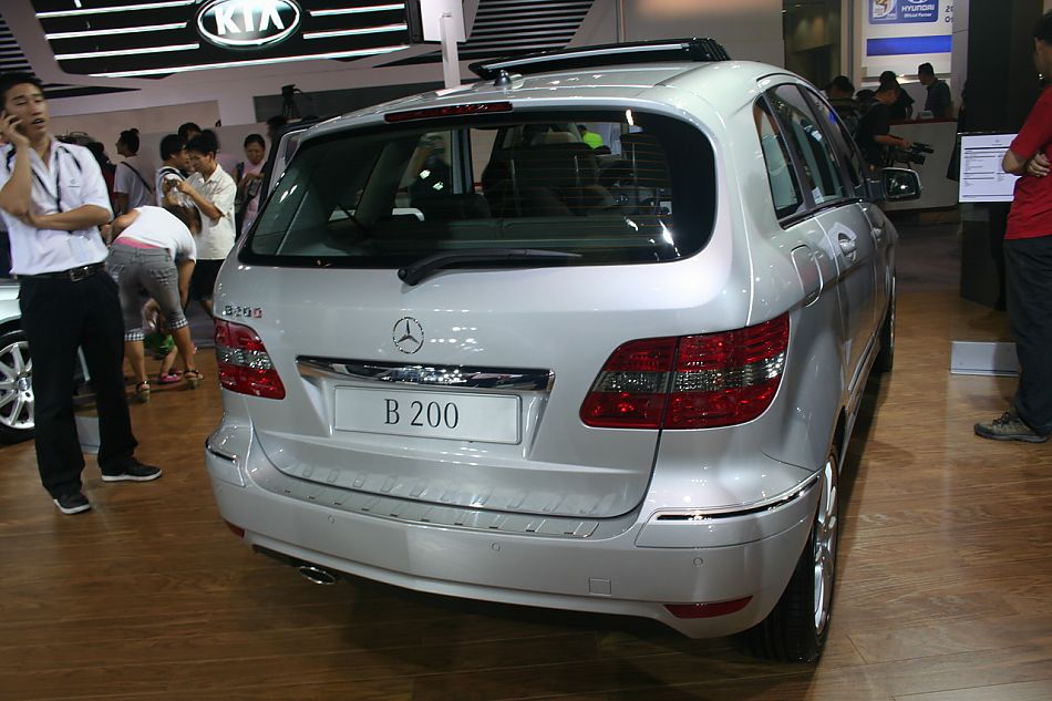 B200