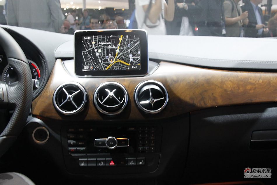 B200