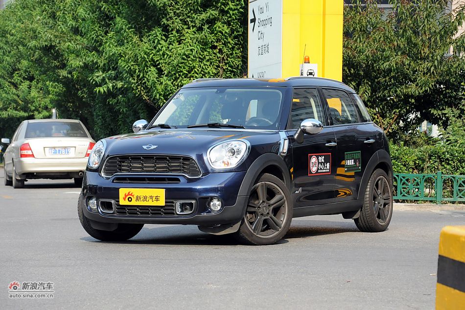 2011MINI COUNTRYMANʵ