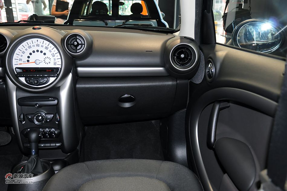2011MINI COUNTRYMANʵ