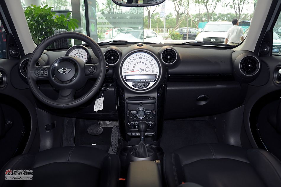 2011MINI COUNTRYMANʵ