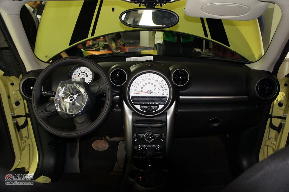 2011MINI ONE COUNTRYMAN