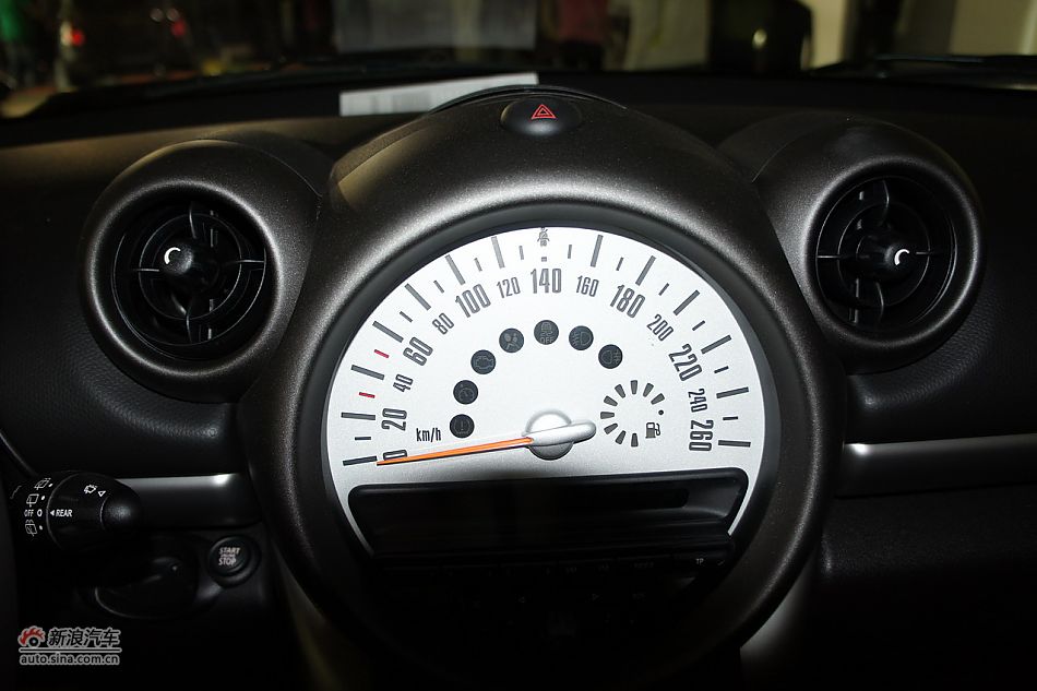 2011MINI ONE COUNTRYMAN