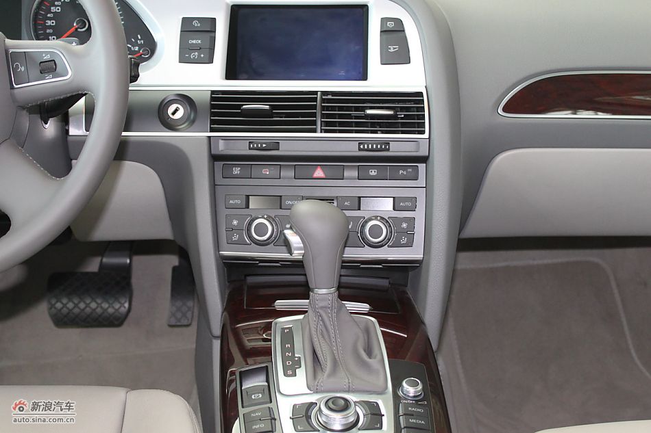 2010µA6L 2.4