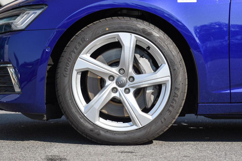 2019 55 TFSI quattro 콢 ϸ