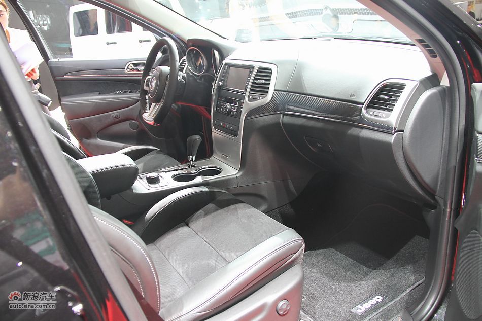 JEEP SRT8
