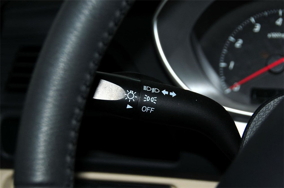 M3 2013 1.5L MT Ӣ 
